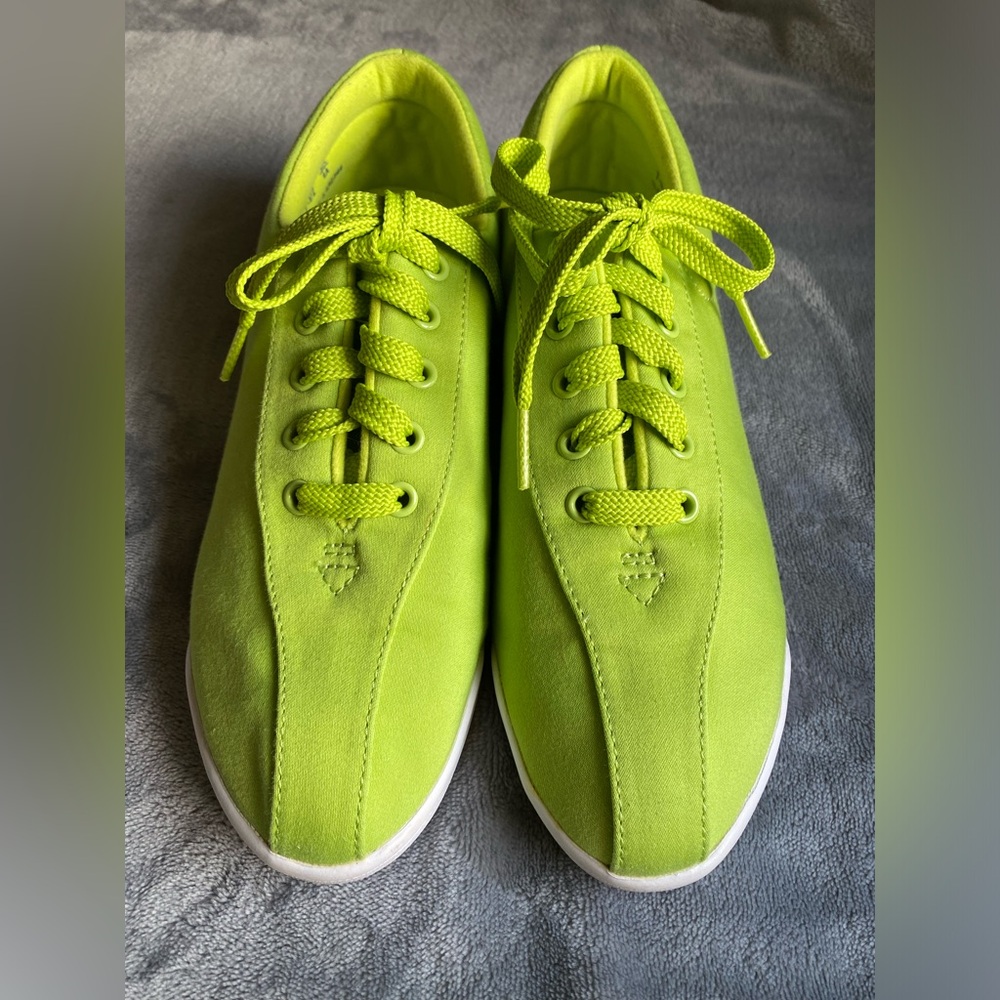 Easy Spirit Anti -Gravity women’s Sneakers.